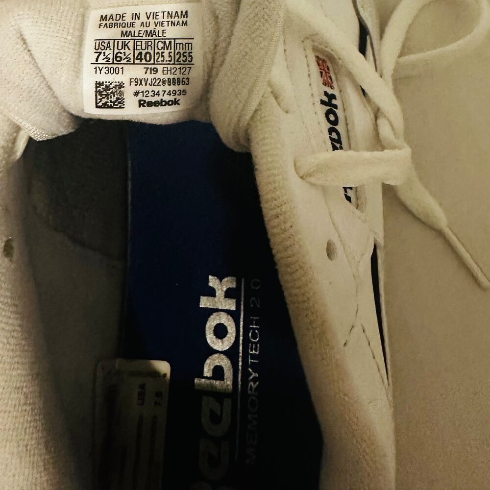 Men Reebok Classic - Picture 4 of 5